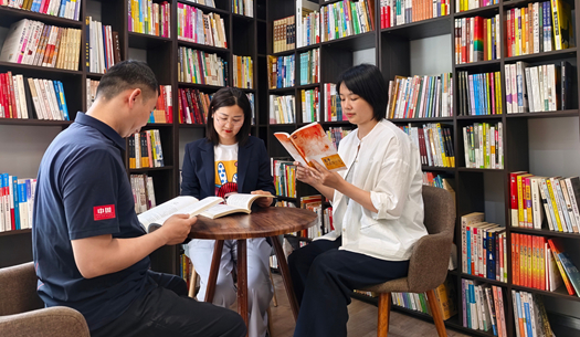 翻開“城發(fā)”這本書，每一頁，都是鄭州的煙火與遠(yuǎn)方
